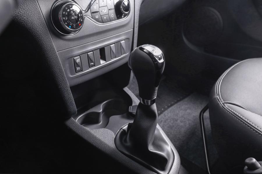 Детали интерьера Renault Sandero 2019 года  (LA) (фото 18 из 33)